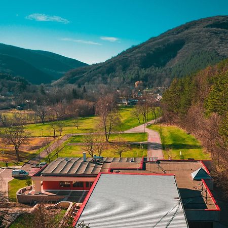 Хотелски Комплекс Белият Кон Tărgovište Esterno foto